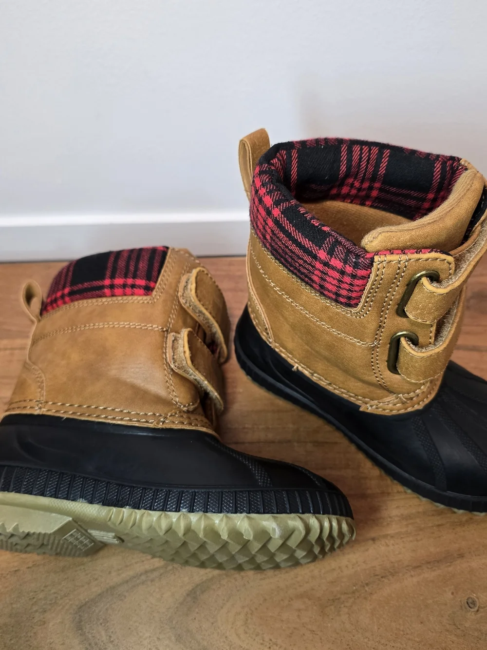 Toddler Waterproof Winter Duck Boots in Tan and Plaid. 9T/10T